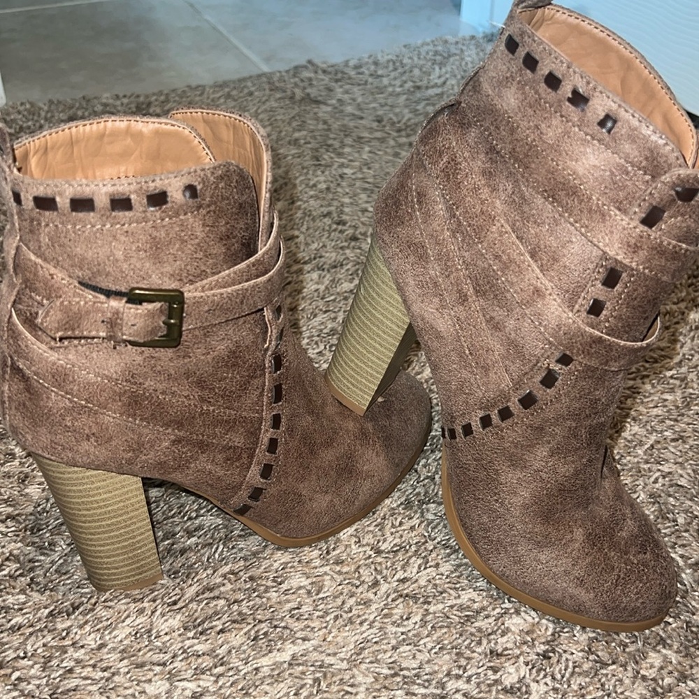 Venus booties